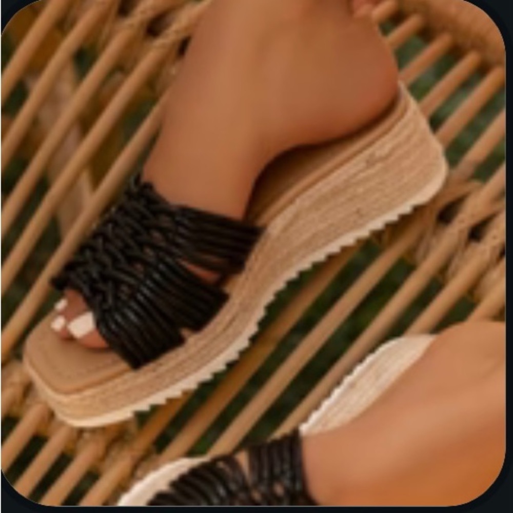 Black sandal size 9
